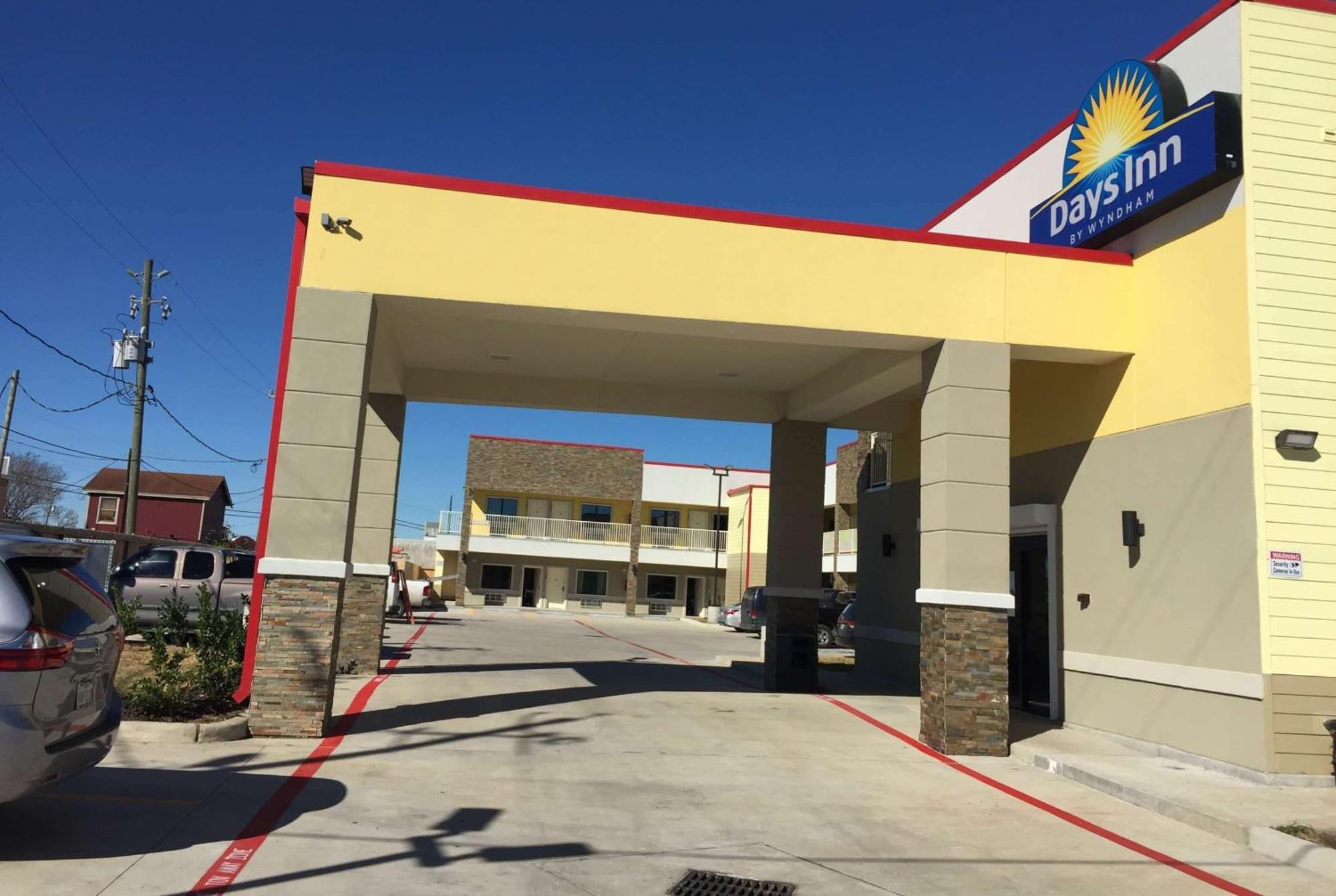 Days Inn By Wyndham Freeport Bagian luar foto