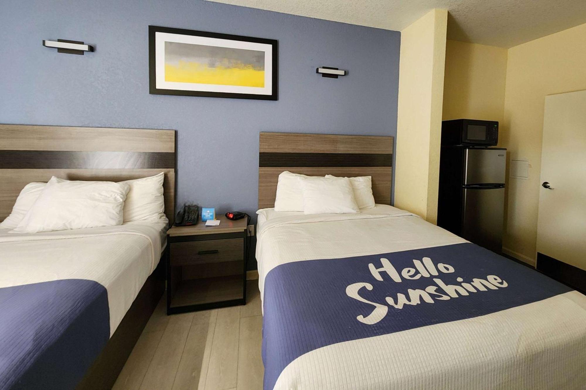 Days Inn By Wyndham Freeport Bagian luar foto