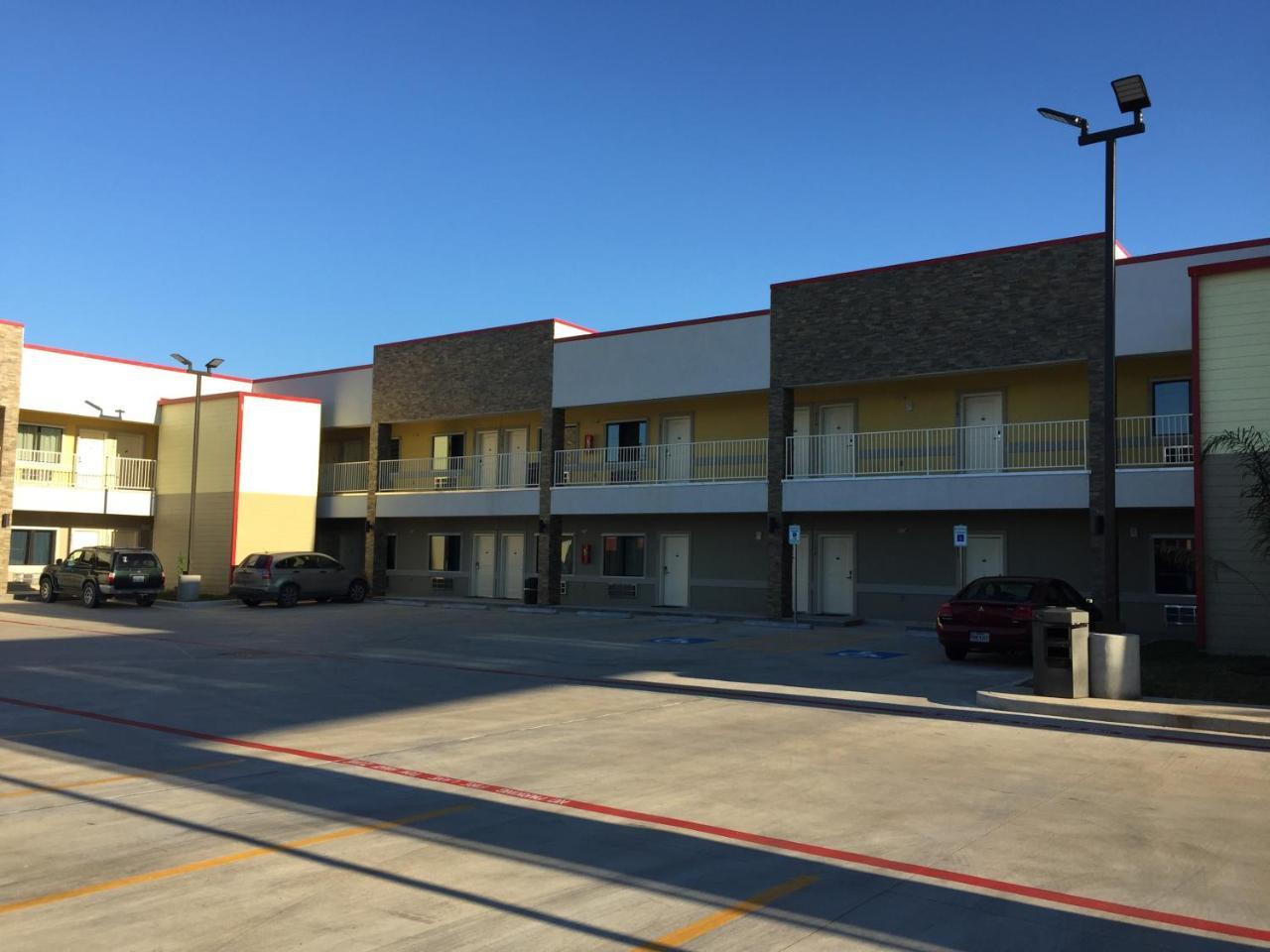 Days Inn By Wyndham Freeport Bagian luar foto