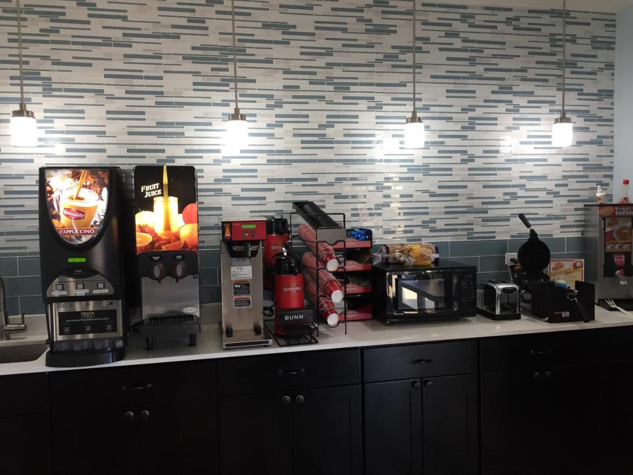 Days Inn By Wyndham Freeport Bagian luar foto