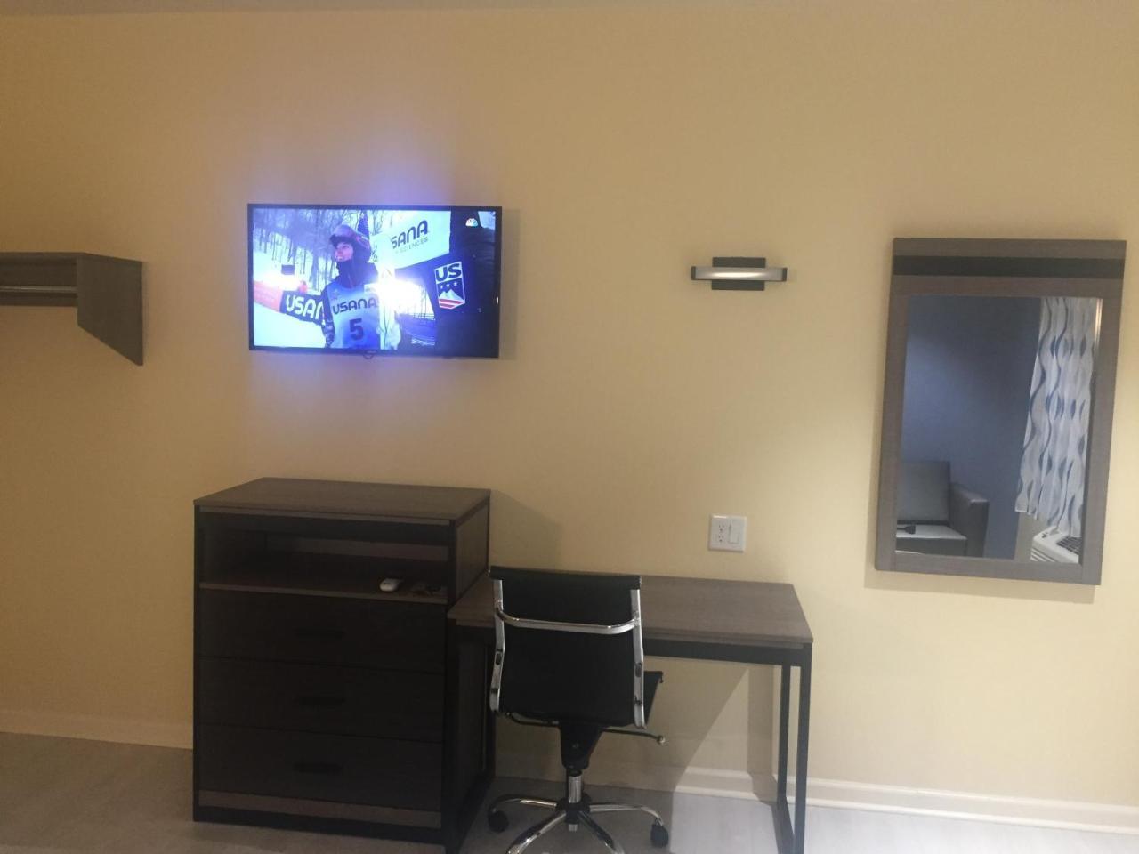 Days Inn By Wyndham Freeport Bagian luar foto