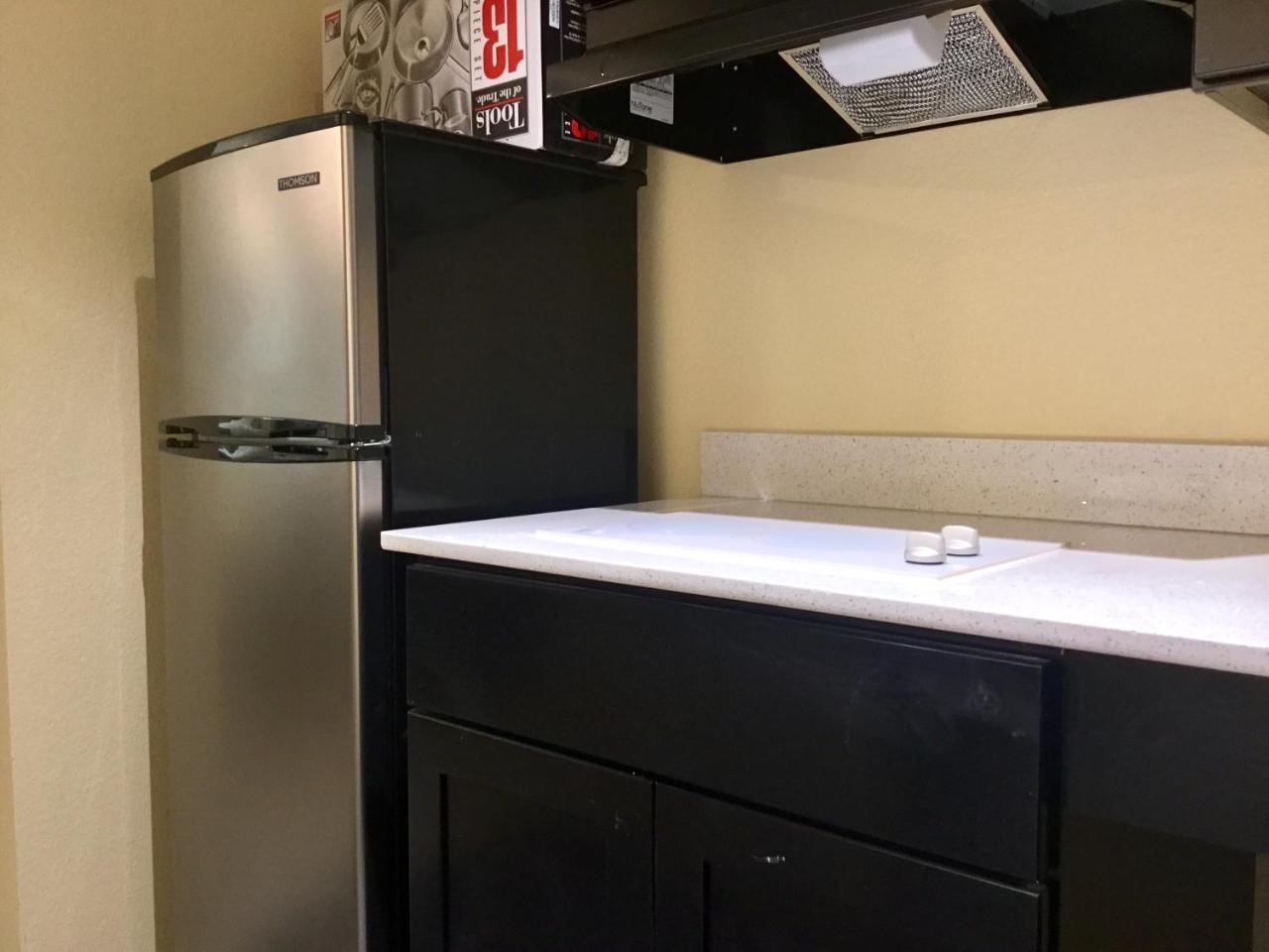 Days Inn By Wyndham Freeport Bagian luar foto