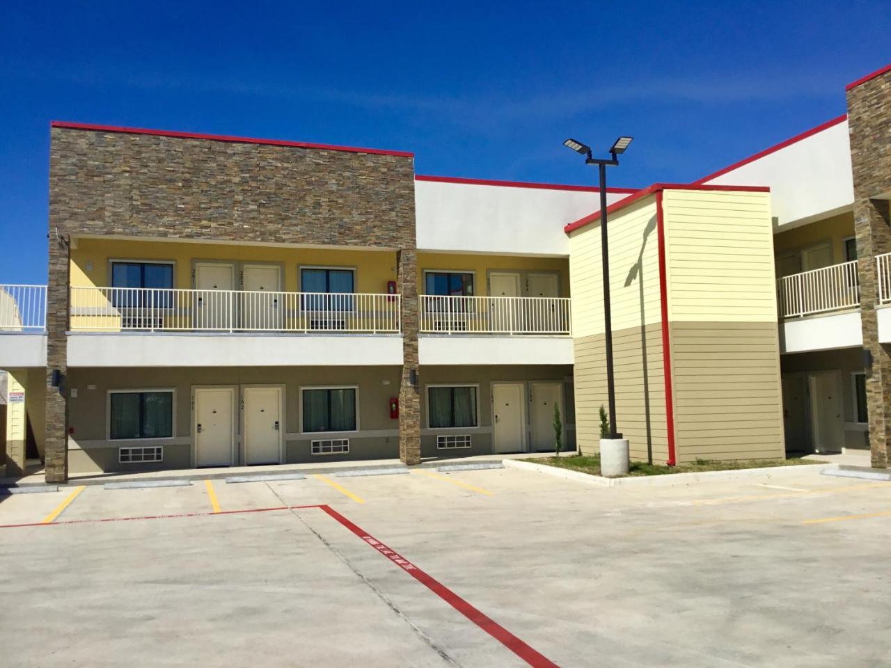 Days Inn By Wyndham Freeport Bagian luar foto