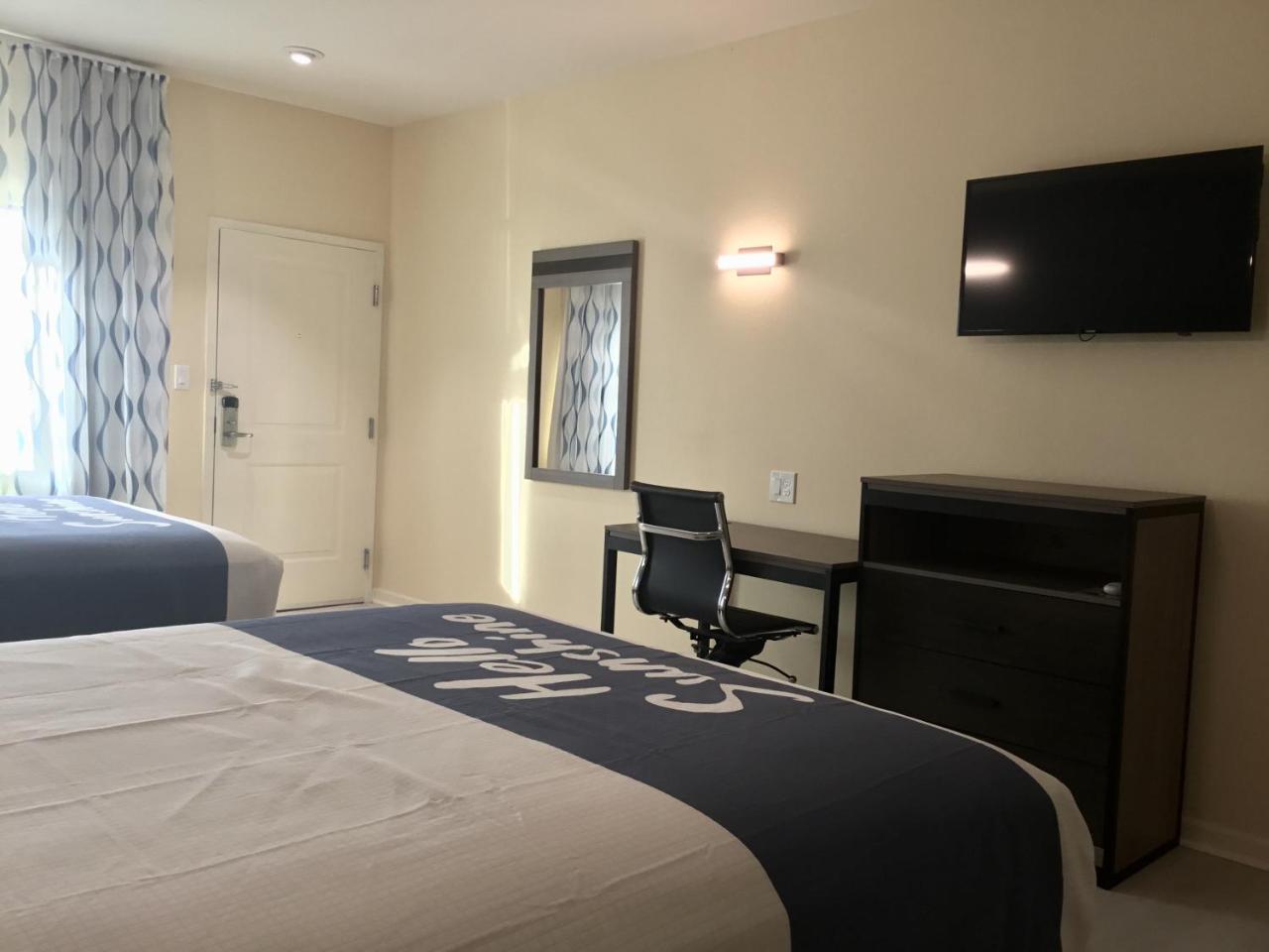 Days Inn By Wyndham Freeport Bagian luar foto